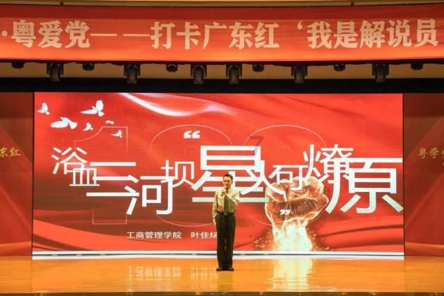 婴儿车上了地铁，母亲留在站台急得哭